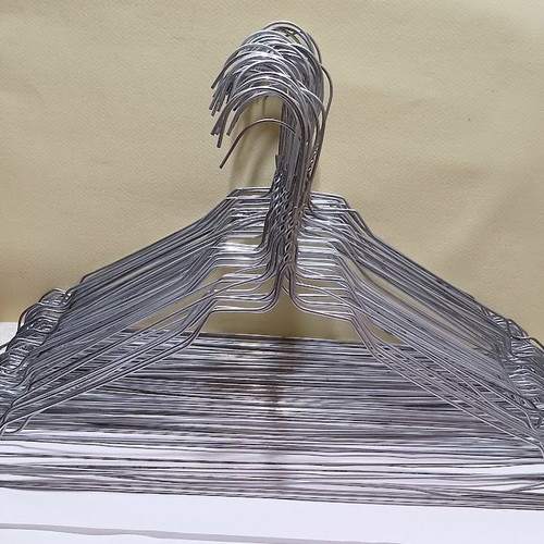Wire Hangers pack of 100 like new, divided in tens