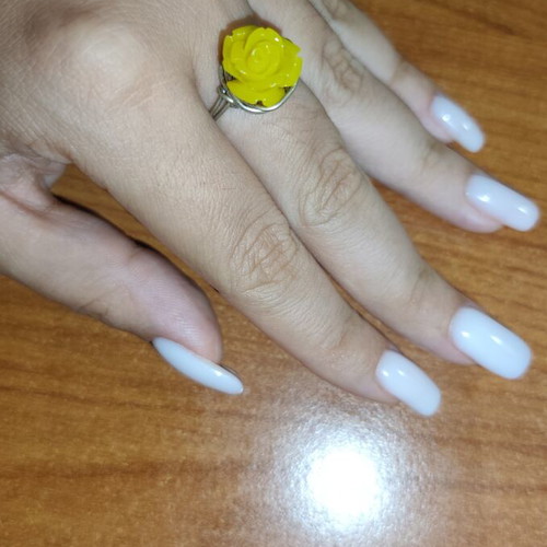 Flower ring with yellow plastic flower, adjustable size