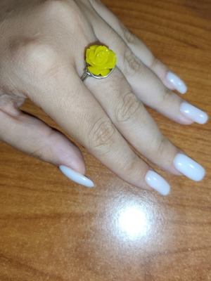 Flower ring with yellow plastic flower, adjustable size
