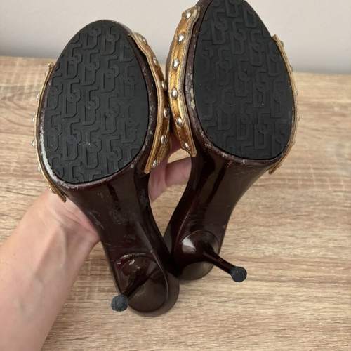 Dolce & Gabbana leather flat sandals like new, gold, size 36