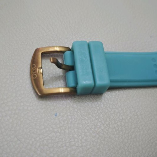 OYYO watch like new, veraman color