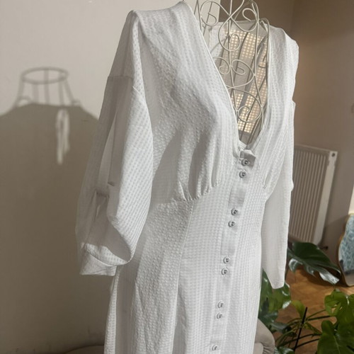 Dress semizier with ruffle details, like new, white, sizes S/M