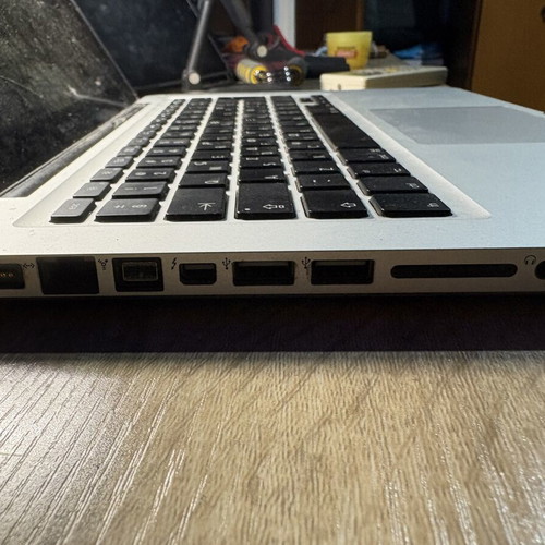 MacBook Pro 13 laptop 2017, with case and charger