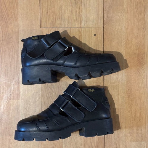 Leather shoes
