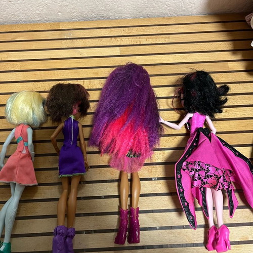 Monster High dolls like new, set of 4