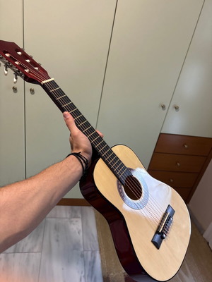 Classical guitar 30 inches new, ideal for beginners