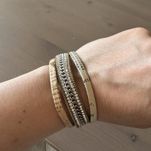 Bracelet leather and chain with magnetic clasp like new