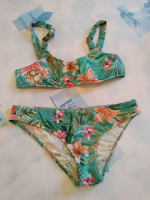 Calzedonia swimsuit set for girl size 10 like new, multicolored