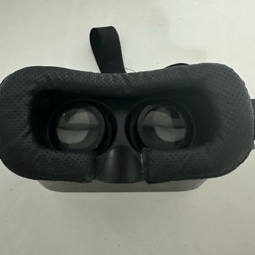 Virtual Reality Device like new with minor wear