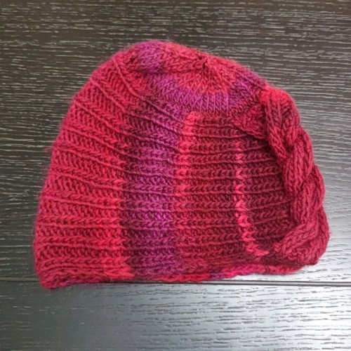 Women's knitted handmade hat like new, size M