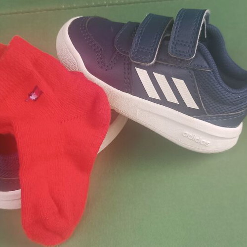 Adidas baby shoes no 19 and Tommy Hilfiger socks set like new
