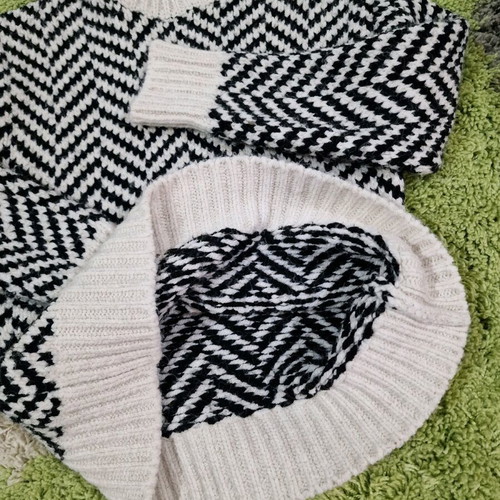 Mango high neck sweater like new, size S, black and white