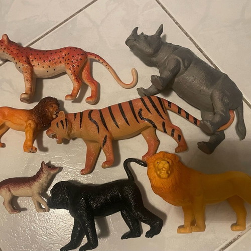 Montessori jungle animal figures like new, set of 7