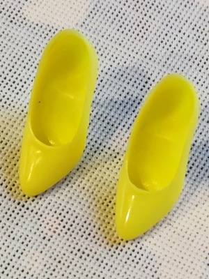 Vintage Barbie yellow shoes like new