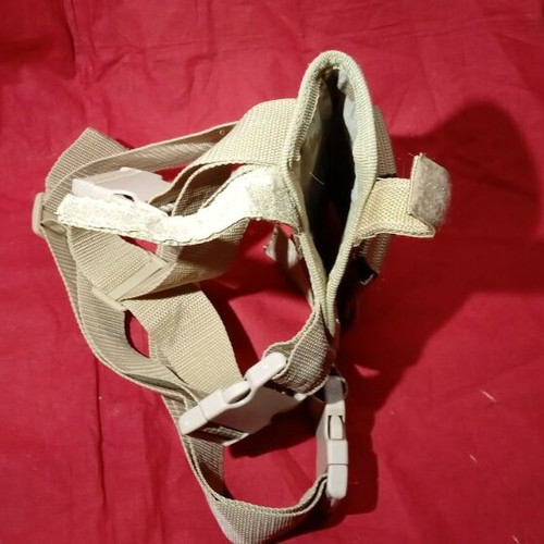 Thigh Gun Holster like new, desert color with two magazine pouches