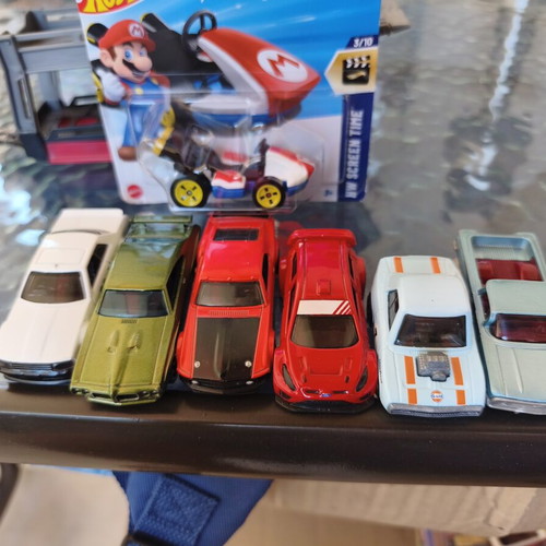 Αυτοκίνητα Hot Wheels πακέτο 6 με Super Mario Kart σαν καινούργιο