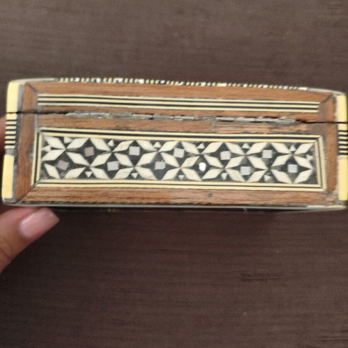 Handmade Moroccan jewelry box used with mother of pearl inlay and velvet lining