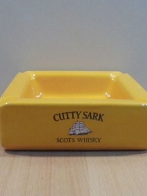 Cutty Sark Scots Whisky old promotional ceramic ashtray used