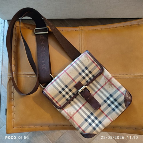 Burberry Haymarket Check leather crossbody bag like new, beige