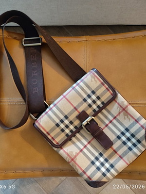 Burberry Haymarket Check leather crossbody bag like new, beige