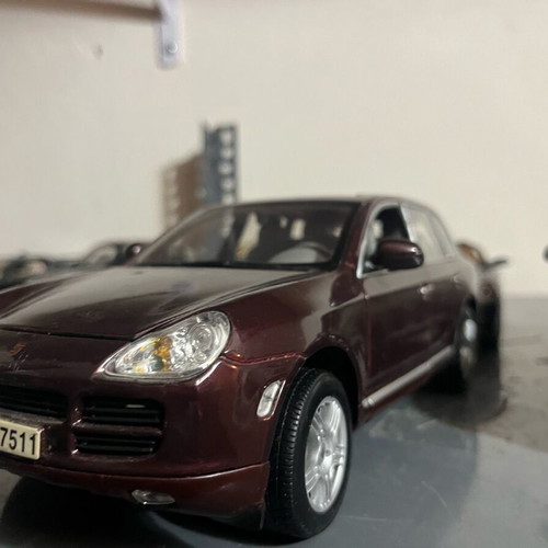 Porsche Cayenne S 1:18 car model used, good condition