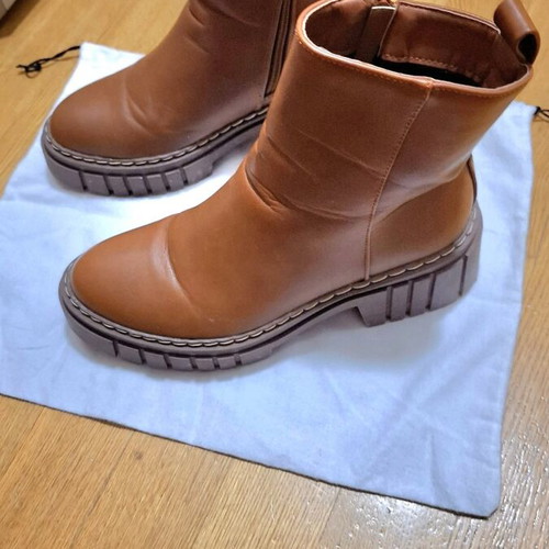 Only Brown Tampa Boots Size 40 Used, Elastic Slightly Worn