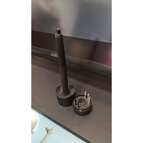 Digitizer Wacom Cintiq Pro 24HD used with pen and replacement nibs