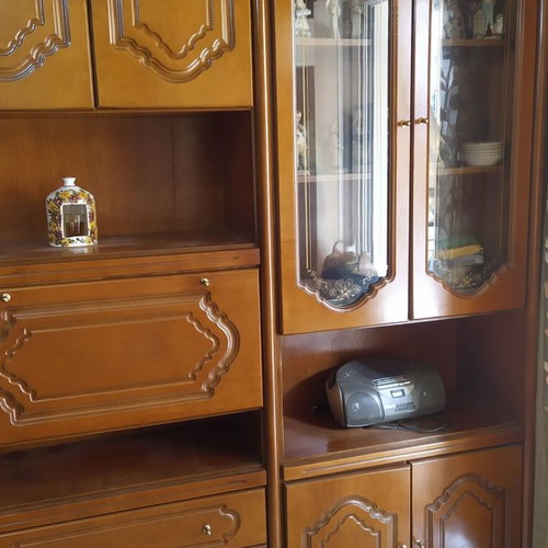 Living room unit used with 3 columns and storage space