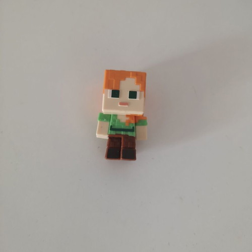 Kinder Minecraft Alex figure like new, no paper or string