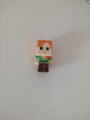 Kinder Minecraft Alex figure like new, no paper or string