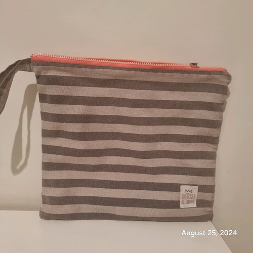 Bleecker & Love women's toiletry bag like new, beige striped