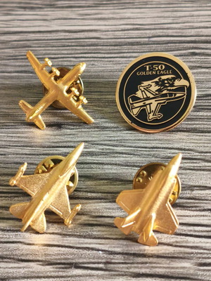 Pin set of 4 military aircraft, like new