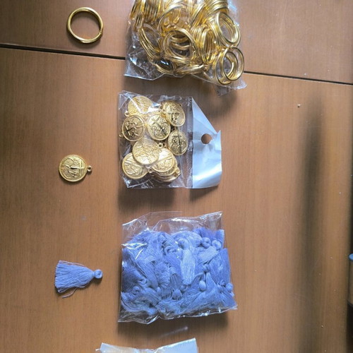 Materials for Martyrika new, pack with 48 purple tassels, 49 rings, 30 coins
