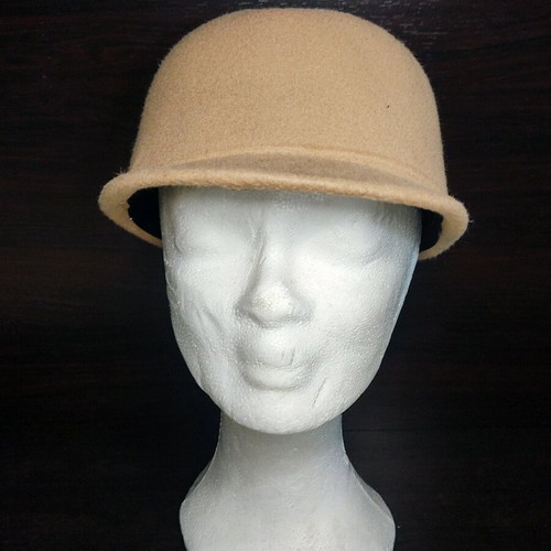 Winter hat like new, size S, beige