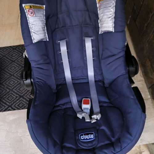 Chicco baby car seat like new, for 0 to 13 kg