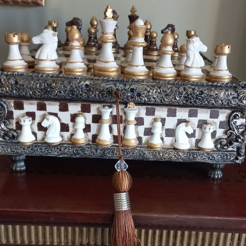 Decorative chess new with wooden box and liquid glass coating