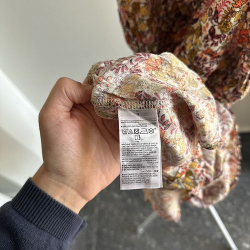 Old Navy floral dress like new with waist and neckline tie, colorful