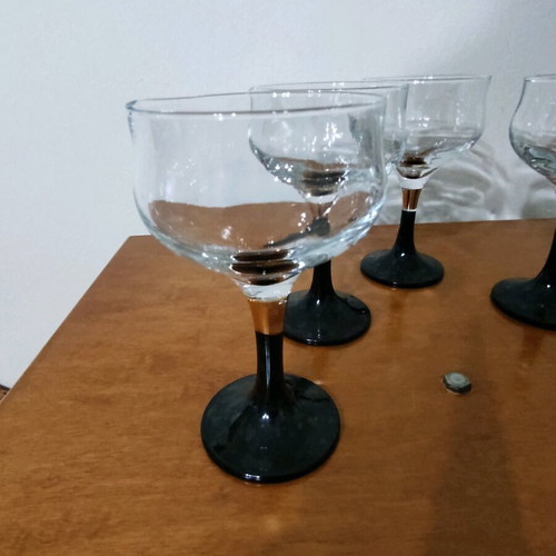 Wine and champagne glasses like new, set of 5 with black and gold