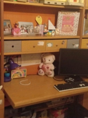 Children's desk like new with 4 shelves and surface without damage