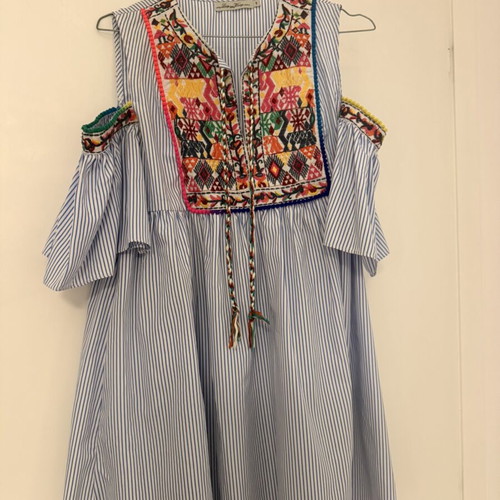 Summer dress Lucy Wang size S like new with embroidery