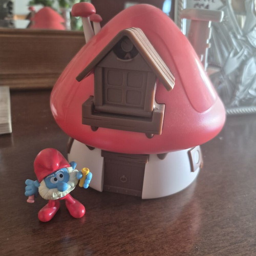 Papa Smurf magic house toy with color-changing figure