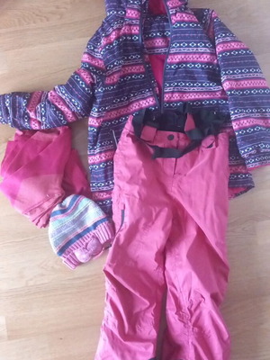 Ski suit 8-10 years like new, jacket, salopettes, thermals, hat