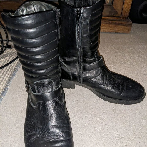 Black leather women's boots size 39 used with zipper