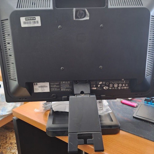 HP LE1901w 19" LCD Monitor like new with cables