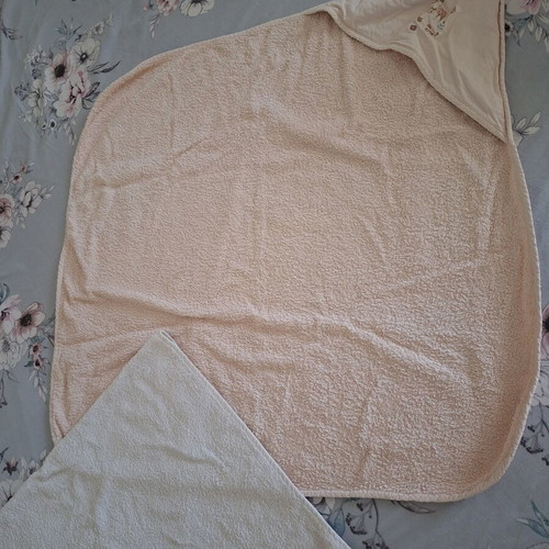 Baby towels like new, pack with various sizes and designs