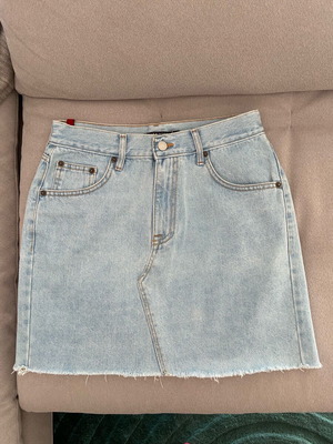 Salt & Pepper Jeans Avril Light Skirt like new, denim mini high-waisted