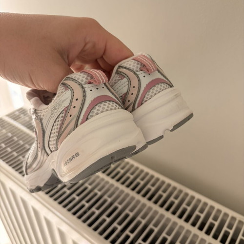 New Balance 530 girls' sneakers like new, size 28, white and pink