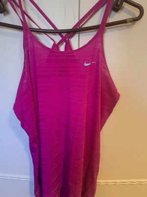 Nike women's sports top like new, pink, size S