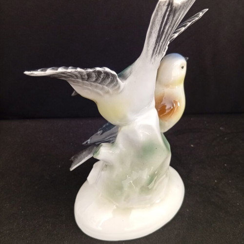 Vintage porcelain figurine "Birds" by Lippelsdorf Porzellan GDR like new