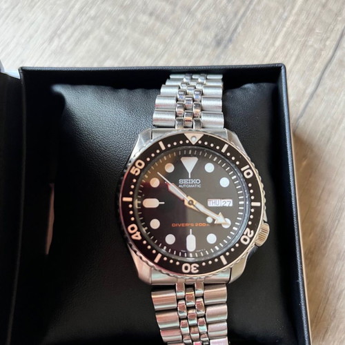 Seiko SKX007K2 used mechanical dive watch with bracelet